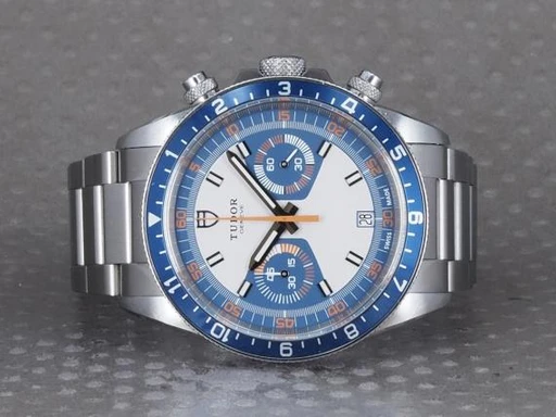Title: Heritage Chrono Blue 70330B
Brand: Tudor
Model: Heritage Chrono Blue
Ref: 70330B
Category: Racing
Diameter: 42mm
Functions: Kronograf, Dato
Year: 2021
Price: 28000
Condition: undefined
Dial Color: Hvid
Strap: Metal
Case material: Stål
Gender: Herre
Match: 100.0%
Billedet er ejet af Chrono (101323) Et Tudor ur