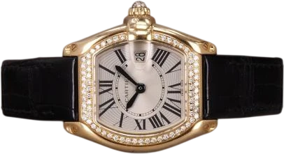 Titel: Roadster 18K Diamant 2676 (Nyhed)
Mærke: Cartier
Model: Santos Roadster 18K
Ref.: 2676
Kategori: Dress
Diameter: 31mm
Funktioner: Dato
Årgang: 2005
Pris: 55000
Stand: 8.0 (Brugt)
Skivefarve: Hvid
Rem: Læder
Kassemateriale: Guld
Køn: Unisex
Match: 100.0%
Billedet ejes af Chrono (953305) Et Cartier ur