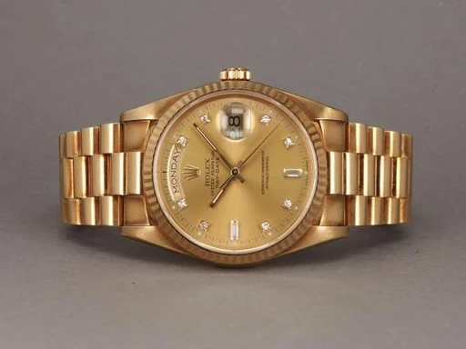 Title: Day-Date 18238 Diamant skive - 1/1991 (New)
Brand: Rolex
Model: Day-Date
Ref: 18238
Category: Dress
Diameter: 36mm
Functions: Dato, Ugedag
Year: 1990
Price: 140000
Condition: undefined
Dial Color: Guld
Strap: Metal
Case material: Guld
Gender: Herre
Match: 100.0%
Billedet er ejet af Chrono (436147) Et Rolex ur