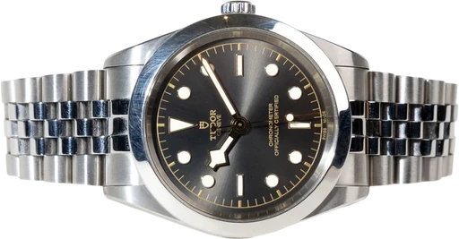 Titel: Black Bay 41
Mærke: Tudor
Model: Black Bay 41
Ref.: 79680-0001
Kategori: Sport
Diameter: 41mm
Funktioner:
Årgang:
Pris: 22999
Stand: 9.0 (Brugt)
Skivefarve: Sort
Rem: Metal
Kassemateriale: Stål
Køn: Herre
Match: 100.0%
Billedet ejes af Chrono Collective (856849) Et Tudor ur