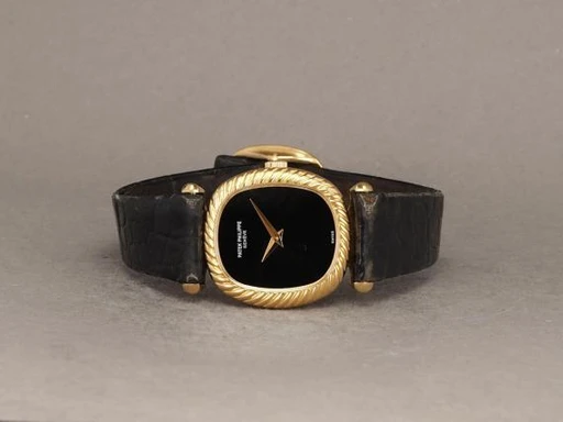 Title: Ellipse Lady 18K
Brand: Patek Philippe
Model: Ellipse Lady 18K
Ref: 4461
Category: Dress
Diameter: 21mm
Functions:
Year:
Price: 50000
Condition: 8.0
Dial Color: Sort
Strap: Læder
Case material: Guld
Gender: Dame
Match: 100.0%
Billedet er ejet af Chrono (120042) Et Patek Philippe ur