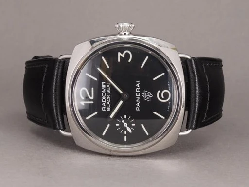 Title: Radiomir Black Seal PAM380
Brand: Panerai
Model: Radiomir Black Seal 8 Days
Ref: PAM00380
Category: Dress
Diameter: 45mm
Functions: Dato
Year: 2018
Price: 30000
Condition: undefined
Dial Color: Sort
Strap: Læder
Case material: Stål
Gender: Herre
Match: 100.0%
Billedet er ejet af Chrono (101126) Et Panerai ur