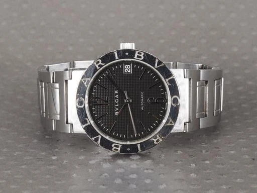 Title: Lady BB33BSSD
Brand: Bvlgari
Model: Bvlgari Lady
Ref: BB33BSSD
Category: Dress
Diameter: 33mm
Functions: Dato
Year: 2011
Price: 15000
Condition: undefined
Dial Color: Sort
Strap: Metal
Case material: Stål
Gender: Dame
Match: 100.0%
Billedet er ejet af Chrono (101387) Et Bvlgari ur