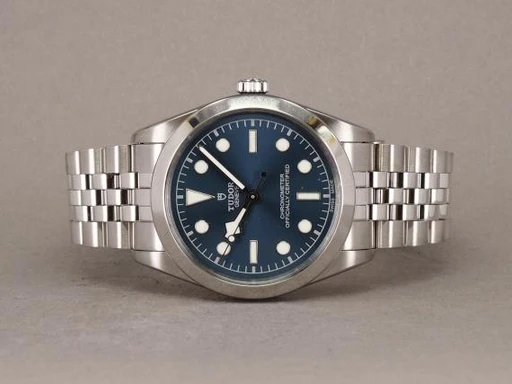 Title: Black Bay One 36 79640 - 10/2023
Brand: Tudor
Model: Black Bay One 36
Ref: M79640-0002
Category: Dress
Diameter: 36mm
Functions: Dato
Year: 2023
Price: 23000
Condition: undefined
Dial Color: Blå
Strap: Metal
Case material: Stål
Gender: Unisex
Match: 100.0%
Billedet er ejet af Chrono (367608) Et Tudor ur