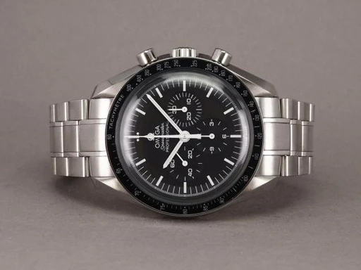 Title: Speedmaster Moonwatch - 2018 Omega service (New)
Brand: Omega
Model: Speedmaster Porfessional Moonwatch
Ref: 311.30.42.30.01.005
Category: Racing
Diameter: 42mm
Functions: Kronograf
Year: 2016
Price: 37000
Condition: undefined
Dial Color: Sort
Strap: Metal
Case material: Stål
Gender: Herre
Match: 100.0%
Billedet er ejet af Chrono (327806) Et Omega ur