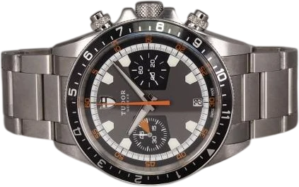 Title: Heritage Chrono 70330N
Brand: Tudor
Model: Heritage Chrono
Ref: 70330N
Category: Racing
Diameter: 42mm
Functions: Kronograf, Dato
Year: 2010
Price: 24000
Condition: 8.0
Dial Color: Grå
Strap: Metal
Case material: Stål
Gender: Herre
Match: 100.0%
Billedet er ejet af Chrono (170224) Et Tudor ur
