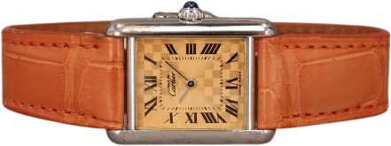 Titel: Tank Must de Cartier 2416 (Nyhed)
Mærke: Cartier
Model: Tank Must de Cartier Quartz
Ref.: 2416
Årgang:
Tilbehør: Boks
Stand: 8.0 (Brugt)
Pris: 26.000 kr.
Diameter: 22mm
Funktioner: Dato
Skivefarve: Gul
Rem: Læder
Kassemateriale: Stål
Kategori: Dress
Køn: Dame
Match: 100.0%
Billedet ejes af Chrono (1005897) Et Cartier ur