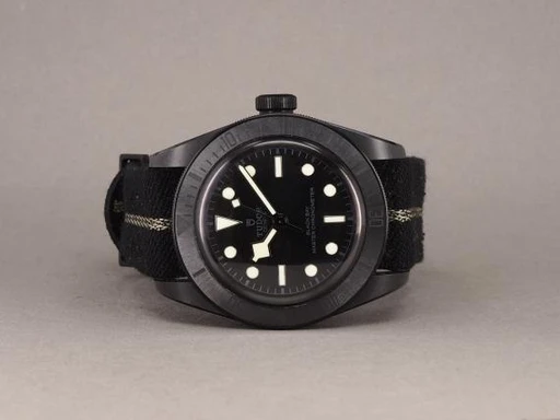 Title: Black Bay Ceramic 79210CNU (New)
Brand: Tudor
Model: Black Bay Ceramic
Ref: 79210NU
Category: Dykker
Diameter: 41mm
Functions:
Year: 2024
Price: 26000
Condition: undefined
Dial Color: Sort
Strap: Stof
Case material: Keramik
Gender: Herre
Match: 100.0%
Billedet er ejet af Chrono (329852) Et Tudor ur