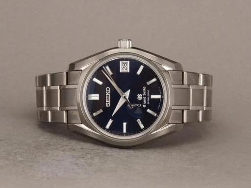 Title: Spring Drive SBGA127 - Limited Edition
Brand: Grand Seiko
Model: Grand Seiko Limited Edition 700 Pieces
Ref: SBGA127
Category: Dress
Diameter: 40mm
Functions: Dato
Year: 2015
Price: 30000
Condition: undefined
Dial Color: Blå
Strap: Metal
Case material: Titanium
Gender: Herre
Match: 100.0%
Billedet er ejet af Chrono (141085) Et Grand Seiko ur