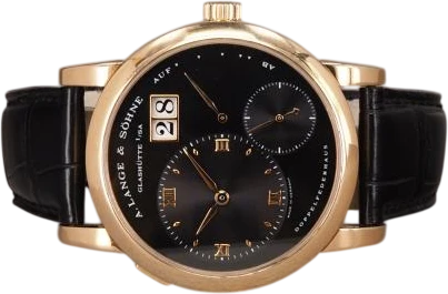 Title: Lange 1 - 18K
Brand: A. Lange & Söhne
Model: Lange 1
Ref: 101.031
Category: Dress
Diameter: 38mm
Functions: Dato
Year: 2006
Price: 225000
Condition: 8.0
Dial Color: Sort
Strap: Læder
Case material: Guld
Gender: Herre
Match: 100.0%
Billedet er ejet af Chrono (100997) Et A. Lange & Söhne ur