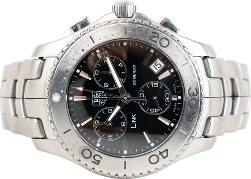 Titel: Link Chronograph
Mærke: Tag Heuer
Model: Link Chronograph
Ref.: Cj1110
Kategori: Racing
Diameter: 42mm
Funktioner: Kronograf, Dato
Årgang:
Pris: 8999
Stand: 7.0 (Brugt)
Skivefarve: Sort
Rem: Metal
Kassemateriale: Stål
Køn: Herre
Match: 100.0%
Billedet ejes af Chrono Collective (915180) Et Tag Heuer ur