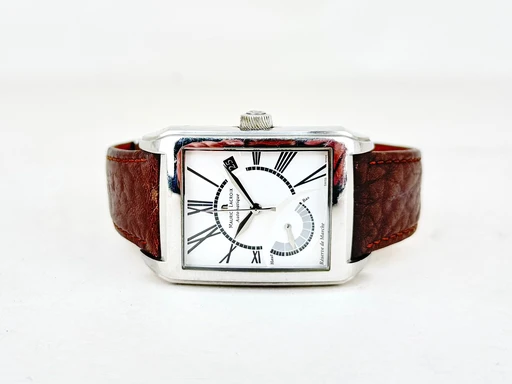 Title: Pontos
Brand: Maurice Lacroix
Model: Pontos
Ref: PT6157
Category: Dress
Diameter: 33mm
Functions: Dato
Year: null
Price: 4999
Condition: undefined
Dial Color: Hvid
Strap: Læder
Case material: Stål
Gender: Herre
Match: 100.0%
Billedet er ejet af Chrono Collective (174219) Et Maurice Lacroix ur