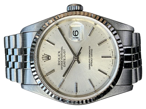 Titel: Datejust 16234 med boks og papirer
Mærke: Rolex
Model: Datejust
Ref.: 16234
Årgang: 1991
Tilbehør: Boks og Papirer
Pris: 54.995 kr.
Diameter: 36mm
Funktioner: Dato
Skivefarve: Sølv
Rem: Metal
Kassemateriale: Stål
Kategori: Dress
Køn: Unisex
Match: 100.0%
Billedet ejes af Cph Vintage Watches (1184036) Et Rolex ur