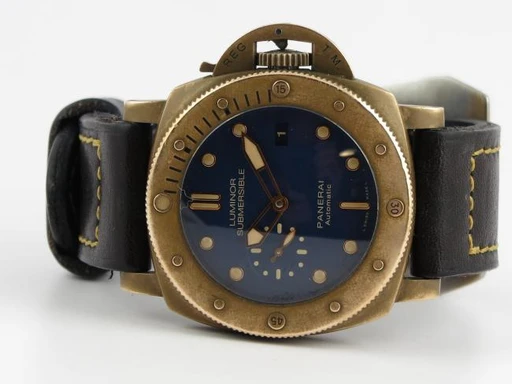 Title: Bronzo Blue PAM00671
Brand: Panerai
Model: Luminor Submersible 1950
Ref: PAM00671
Category: Dykker
Diameter: 47mm
Functions: Dato
Year: 2017
Price: 144990
Condition: undefined
Dial Color: Blå
Strap: Læder
Case material: Andet
Gender: Herre
Match: 100.0%
Billedet er ejet af Dreamwatch (282446) Et Panerai ur