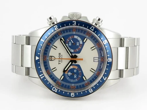 Title: Heritage Chrono 70330B
Brand: Tudor
Model: Heritage Chrono
Ref: 70330B
Category: Racing
Diameter: 42mm
Functions: Kronograf, Dato
Year: 2018
Price: 26990
Condition: undefined
Dial Color: Blå
Strap: Metal
Case material: Stål
Gender: Herre
Match: 100.0%
Billedet er ejet af Dreamwatch (280458) Et Tudor ur