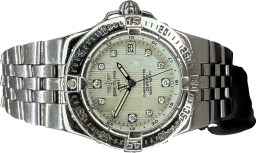 Titel: Starliner
Mærke: Breitling
Model: Starliner
Ref.: A71340
Årgang: 2000
Tilbehør: Boks og Papirer
Pris: 17.500 kr.
Diameter: 30mm
Funktioner: Dato
Skivefarve: Hvid
Rem: Metal
Kassemateriale: Stål
Kategori: Sport
Køn: Unisex
Match: 100.0%
Billedet ejes af Franz Jaeger & Me (935256) Et Breitling ur