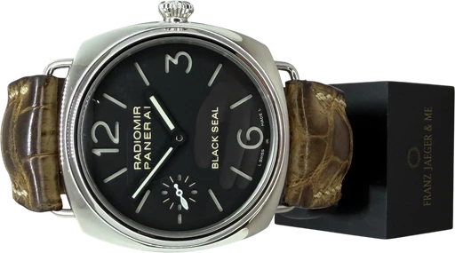 Titel: Radiomir Black Seal
Mærke: Panerai
Model: Radiomir Black Seal
Ref.: Pam 183
Kategori: Dress
Diameter: 45mm
Funktioner:
Årgang: 2005
Pris: 28000
Stand: 10.0 (Nyt)
Skivefarve: Sort
Rem: Læder
Kassemateriale: Stål
Køn: Herre
Match: 100.0%
Billedet ejes af Franz Jaeger & Me (920455) Et Panerai ur