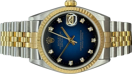 Titel: Datejust 31 mm Vignette skive Guld/stål m. diamanter (Nyhed)
Mærke: Rolex
Model: Datejust 31 m. Guld/stål m. diamanter
Ref.: 68273
Årgang: 1995
Tilbehør: Boks og Papirer
Pris: 58.000 kr.
Diameter: 31mm
Funktioner: Dato
Skivefarve: Blå
Rem: Metal
Kassemateriale: Andet
Kategori: Dress
Køn: Unisex
Match: 100.0%
Billedet ejes af Franz Jaeger & Me (1067573) Et Rolex ur