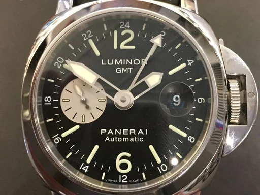 Title: Luminor Gmt Pam 88
Brand: Panerai
Model: Luminor GMT
Ref: Pam 88
Category: Sport
Diameter: 44mm
Functions: GMT, Dato
Year: 2007
Price: 42000
Condition:
Dial Color: Sort
Strap: Læder
Case material: Stål
Gender: Herre
Match: 100.0%
Billedet er ejet af Franz Jaeger & Me (504774) Et Panerai ur