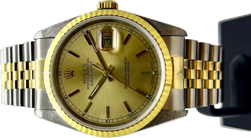 Title: Datejust 36 G/S Safir
Brand: Rolex
Model: Datejust
Ref: 16233
Category: Dress
Diameter: 36mm
Functions: Dato
Year: 1995
Price: 48000
Condition:
Dial Color: Gul
Strap: Metal
Case material: Andet
Gender: Herre
Match: 100.0%
Billedet er ejet af Franz Jaeger & Me (143913) Et Rolex ur