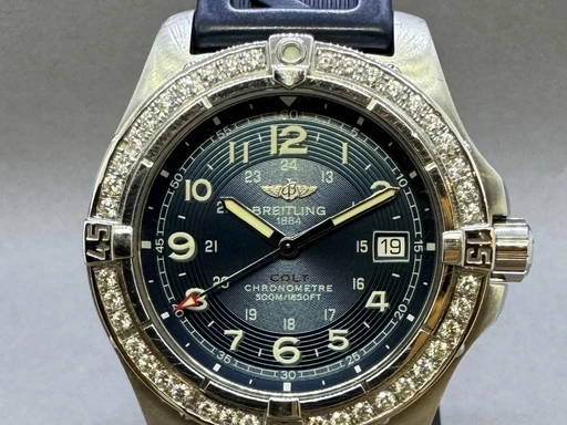 Title: Colt M Diamant krans
Brand: Breitling
Model: Crosswind
Ref: A74380
Category: Sport
Diameter: 41mm
Functions: Dato
Year: 2000
Price: 26000
Condition: undefined
Dial Color: Sort
Strap: Andet
Case material: Stål
Gender: Herre
Match: 100.0%
Billedet er ejet af Franz Jaeger & Me (101769) Et Breitling ur