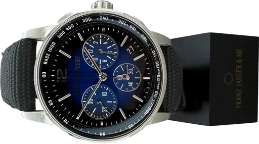 Titel: Code 11.59 Hvidguld
Mærke: Audemars Piguet
Model: Code 11.59
Ref.: 26393BCOOA002KB01
Årgang: 2024
Tilbehør: Boks og Papirer
Pris: 220.000 kr.
Diameter: 41mm
Funktioner: Kronograf
Skivefarve: Blå
Rem: Stof
Kassemateriale: Guld
Kategori: Sport
Køn: Herre
Match: 100.0%
Billedet ejes af Franz Jaeger & Me (1044903) Et Audemars Piguet ur