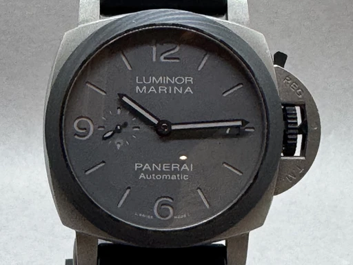 Title: Luminor TuttoGrigio PAM 1662
Brand: Panerai
Model: Luminor TuttoGrigio
Ref: PAM01662
Category: Sport
Diameter: 44mm
Functions: Dato
Year: 2022
Price: 78000
Condition: undefined
Dial Color: Grå
Strap: Gummi
Case material: Titanium
Gender: Herre
Match: 100.0%
Billedet er ejet af Franz Jaeger & Me (167049) Et Panerai ur