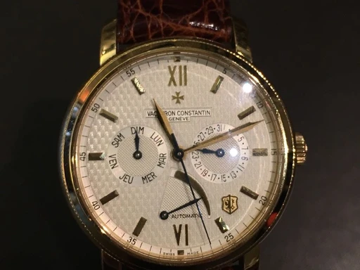 Title: Jubilee 1755
Brand: Vacheron Constantin
Model: Jubilee 1755 - Limited 501pcs
Ref: 85250/000J-9142
Category: Dress
Diameter: 40mm
Functions: Dato, Ugedag
Year: 2007
Price: 215000
Condition: undefined
Dial Color: Hvid
Strap: Læder
Case material: Guld
Gender: Herre
Match: 100.0%
Billedet er ejet af Franz Jaeger & Me (101821) Et Vacheron Constantin ur