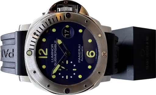 Title: Submersible
Brand: Panerai
Model: Panerai Luminor Submersible
Ref: PAM 731
Category: Dykker
Diameter: 44mm
Functions: Dato
Year: 2017
Price: 85000
Condition: 10.0
Dial Color: Blå
Strap: Andet
Case material: Stål
Gender: Herre
Match: 100.0%
Billedet er ejet af Franz Jaeger & Me (101780) Et Panerai ur