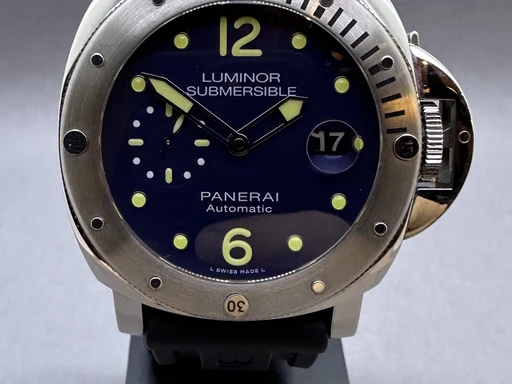 Title: Submersible
Brand: Panerai
Model: Panerai Luminor Submersible
Ref: PAM 731
Category: Dykker
Diameter: 44mm
Functions: Dato
Year: 2017
Price: 85000
Condition: 10.0
Dial Color: Blå
Strap: Gummi
Case material: Stål
Gender: Herre
Match: 100.0%
Billedet er ejet af Franz Jaeger & Me (101780) Et Panerai ur