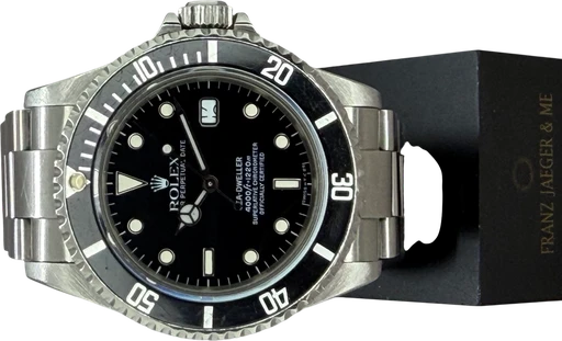 Titel: Sea-Dweller 40 mm (Nyhed)
Mærke: Rolex
Model: Sea-Dweller
Ref.: 16600
Årgang: 1989
Tilbehør: Boks og Papirer
Pris: 67.500 kr.
Diameter: 40mm
Funktioner: Dato
Skivefarve: Sort
Rem: Metal
Kassemateriale: Stål
Kategori: Dykker
Køn: Herre
Match: 100.0%
Billedet ejes af Franz Jaeger & Me (1138570) Et Rolex ur