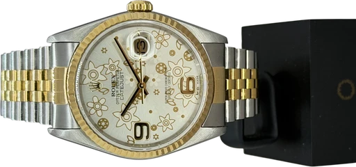 Title: Datejust 36 Guld/Stål Blomster skive. (New)
Brand: Rolex
Model: Datejust 36
Ref: 16233
Category: Dress
Diameter: 36mm
Functions: Dato
Year: 1995
Price: 50000
Condition:
Dial Color: Hvid
Strap: Metal
Case material: Guld
Gender: Herre
Match: 100.0%
Billedet er ejet af Franz Jaeger & Me (889440) Et Rolex ur