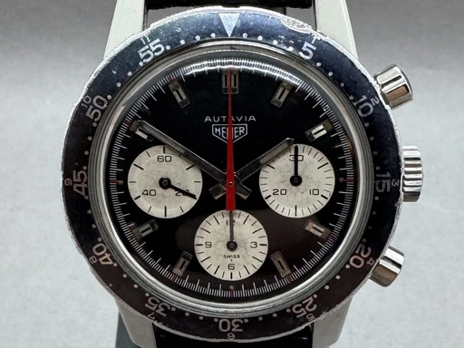 Title: Heuer Autavia Vintage. (New)
Brand: Tag Heuer
Model: Autavia Vintage
Ref: 2446C/MH
Category: Racing
Diameter: 40mm
Functions: Kronograf
Year: 1969
Price: 70000
Condition: undefined
Dial Color: Sort
Strap: Læder
Case material: Stål
Gender: Herre
Match: 100.0%
Billedet er ejet af Franz Jaeger & Me (418431) Et Tag Heuer ur