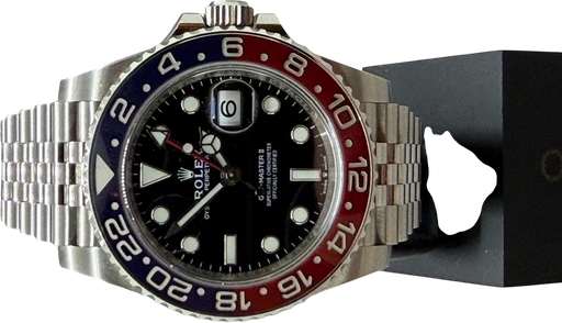 Title: GMT-Master II Pepsi
Brand: Rolex
Model: Gmt-Master II
Ref: 126710BLRO
Category: Pilot
Diameter: 40mm
Functions: GMT, Dato
Year: 2020
Price: 178000
Condition:
Dial Color: Sort
Strap: Metal
Case material: Stål
Gender: Herre
Match: 100.0%
Billedet er ejet af Franz Jaeger & Me (874580) Et Rolex ur