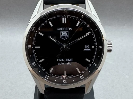 Title: Carrera Calibre 16 (New)
Brand: Tag Heuer
Model: Carrera
Ref: WV2115-0
Category: Dress
Diameter: 39mm
Functions: Dato, GMT
Year: null
Price: 9500
Condition: undefined
Dial Color: Sort
Strap: Læder
Case material: Stål
Gender: Herre
Match: 100.0%
Billedet er ejet af Franz Jaeger & Me (418432) Et Tag Heuer ur