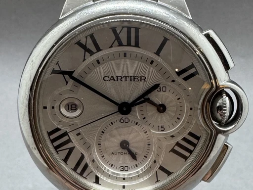 Title: Ballon Bleu 44mm
Brand: Cartier
Model: Ballone Belu
Ref: W6920002
Category: Racing
Diameter: 44mm
Functions: Kronograf, Dato
Year: 2013
Price: 45000
Condition:
Dial Color: Sølv
Strap: Metal
Case material: Stål
Gender: Herre
Match: 100.0%
Billedet er ejet af Franz Jaeger & Me (154274) Et Cartier ur