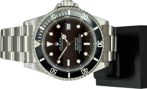 Title: Sea-Dweller fra 1990 (New)
Brand: Rolex
Model: Sea-Dweller
Ref: 16600
Category: Dykker
Diameter: 40mm
Functions: Dato
Year: 1990
Price: 75000
Condition:
Dial Color: Sort
Strap: Metal
Case material: Stål
Gender: Herre
Match: 100.0%
Billedet er ejet af Franz Jaeger & Me (549468) Et Rolex ur