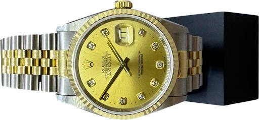 Title: Datejust 36 Guld/stål m. diamanter
Brand: Rolex
Model: Datejust 36
Ref: 16233
Category: Dress
Diameter: 36mm
Functions: Dato
Year: 1995
Price: 58000
Condition:
Dial Color: Guld
Strap: Metal
Case material: Guld
Gender: Herre
Match: 100.0%
Billedet er ejet af Franz Jaeger & Me (101810) Et Rolex ur