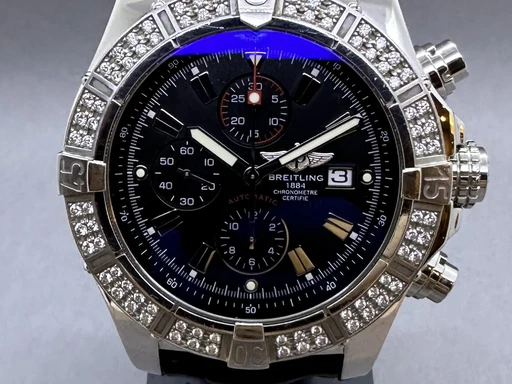 Title: Super Avenger med Diamanter
Brand: Breitling
Model: Super Avenger med Diamanter
Ref: A13370
Category: Sport
Diameter: 48mm
Functions: Kronograf, Dato
Year: 2011
Price: 48000
Condition: undefined
Dial Color: Sort
Strap: Læder
Case material: Stål
Gender: Herre
Match: 100.0%
Billedet er ejet af Franz Jaeger & Me (101781) Et Breitling ur