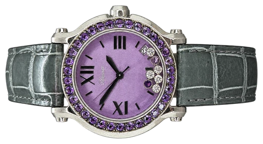 Titel: Happy Sport Quartz m. diamanter
Mærke: Chopard
Model: Happy Sport
Ref.: 278476-2004
Årgang: 2008
Tilbehør: Boks og Papirer
Pris: 45.000 kr.
Diameter: 36mm
Funktioner:
Skivefarve: Grå
Rem: Læder
Kassemateriale: Stål
Kategori: Sport
Køn: Unisex
Match: 100.0%
Billedet ejes af Franz Jaeger & Me (1140496) Et Chopard ur