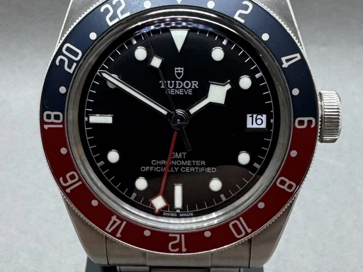 Title: Black Bay Gmt
Brand: Tudor
Model: Black Bay Gmt
Ref: 79830RB
Category: Sport
Diameter: 41mm
Functions: Dato, GMT
Year: 2020
Price: 26000
Condition: undefined
Dial Color: Sort
Strap: Metal
Case material: Stål
Gender: Herre
Match: 100.0%
Billedet er ejet af Franz Jaeger & Me (418435) Et Tudor ur