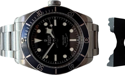 Title: Black Bay Blå
Brand: Tudor
Model: Black Bay Blå
Ref: 79220
Category: Dykker
Diameter: 41mm
Functions: Dato
Year: 2016
Price: 22500
Condition:
Dial Color: Blå
Strap: Metal
Case material: Stål
Gender: Herre
Match: 100.0%
Billedet er ejet af Franz Jaeger & Me (418434) Et Tudor ur