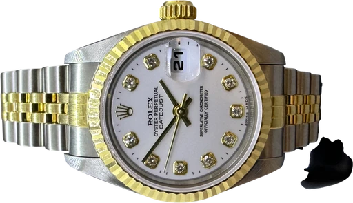 Title: Datejust Guld/stål 26 mm Hvid m. diamanter
Brand: Rolex
Model: Oyster Perpetual Datejust
Ref: 69173
Category: Dress
Diameter: 26mm
Functions: Dato
Year: 1995
Price: 46000
Condition:
Dial Color: Hvid
Strap: Metal
Case material: Andet
Gender: Dame
Match: 100.0%
Billedet er ejet af Franz Jaeger & Me (532941) Et Rolex ur