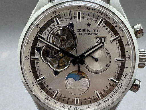 Title: El Primero Chronomaster
Brand: Zenith
Model: El Primero Chronomaster
Ref: 03.2160.4047/01.C713
Category: Dress
Diameter: 45mm
Functions: Kronograf, Dato, Månefase
Year: 2014
Price: 46000
Condition: undefined
Dial Color: Sølv
Strap: Læder
Case material: Stål
Gender: Herre
Match: 100.0%
Billedet er ejet af Franz Jaeger & Me (154275) Et Zenith ur