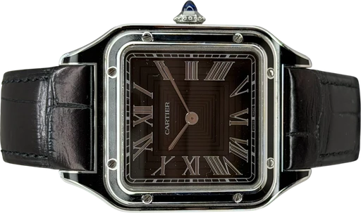 Title: Santos Dumont Sort Manuelt optræk.
Brand: Cartier
Model: Santos Dumont
Ref: WSSA0046
Category: Dress
Diameter: 43mm
Functions:
Year: 2024
Price: 65000
Condition: 10.0
Dial Color: Sort
Strap: Læder
Case material: Stål
Gender: Herre
Match: 100.0%
Billedet er ejet af Franz Jaeger & Me (631736) Et Cartier ur