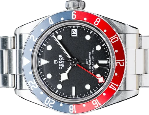 Titel: Black Bay GMT 41 (Nyhed)
Mærke: Tudor
Model: Black Bay GMT
Ref.: 79830RB
Årgang: 2020
Tilbehør: Boks og Papirer
Stand: 8.0 (Brugt)
Pris: 19.995 kr.
Diameter: 41mm
Funktioner: GMT, Dato
Skivefarve: Sort
Rem: Metal
Kassemateriale: Stål
Kategori: Sport
Køn: Herre
Match: 100.0%
Billedet ejes af GP Watches (1230992) Et Tudor ur