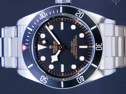 Title: Black Bay 79230N (New)
Brand: Tudor
Model: Black Bay
Ref: 79230N
Category: Dykker
Diameter: 41mm
Functions: Dato
Year: 2021
Price: 21995
Condition: undefined
Dial Color: Sort
Strap: Metal
Case material: Stål
Gender: Herre
Match: 100.0%
Billedet er ejet af GP Watches (423030) Et Tudor ur