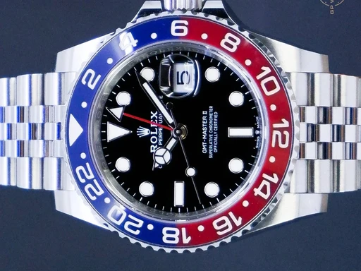 Title: GMT-Master II (Pepsi)
Brand: Rolex
Model: GMT-Master II
Ref: 126710BLRO
Category: Pilot
Diameter: 40mm
Functions: GMT, Dato
Year: 2022
Price: 134995
Condition: undefined
Dial Color: Sort
Strap: Metal
Case material: Stål
Gender: Herre
Match: 100.0%
Billedet er ejet af GP Watches (423026) Et Rolex ur