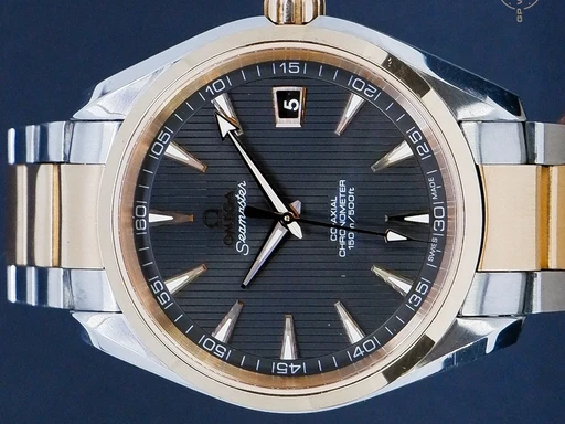 Title: Seamaster Aqua Terra
Brand: Omega
Model: Seamaster Aqua Terra
Ref: 23123422106001
Category: Dress
Diameter: 41mm
Functions: Dato
Year: 2014
Price: 43995
Condition: undefined
Dial Color: Grå
Strap: Metal
Case material: Guld
Gender: Herre
Match: 100.0%
Billedet er ejet af GP Watches (145622) Et Omega ur