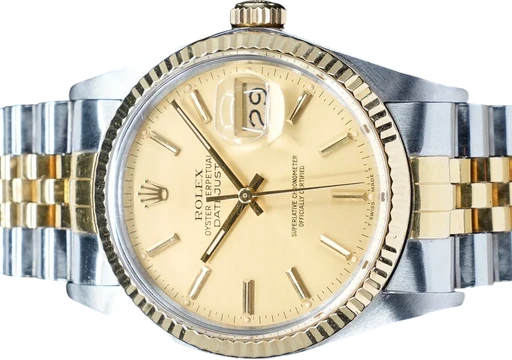 Titel: Datejust 36 MM (Nyhed)
Mærke: Rolex
Model: Datejust
Ref.: 16013
Kategori: Dress
Diameter: 36mm
Funktioner: Dato
Årgang: 1986
Pris: 36995
Stand: 8.0 (Brugt)
Skivefarve: Gul
Rem: Metal
Kassemateriale: Stål
Køn: Herre
Match: 100.0%
Billedet ejes af GP Watches (966627) Et Rolex ur